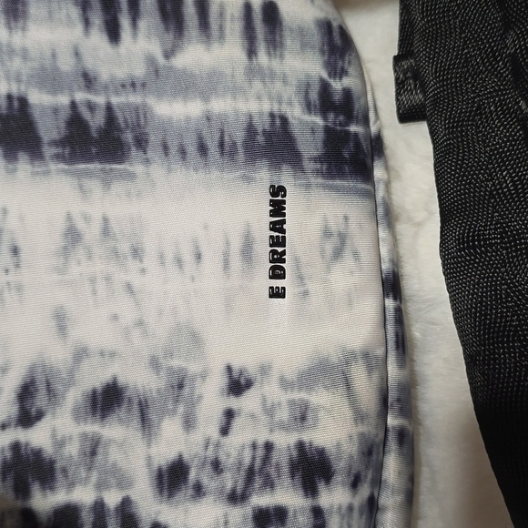 Like Dreams Tie-Dye Slingpack - Picture 4 of 16